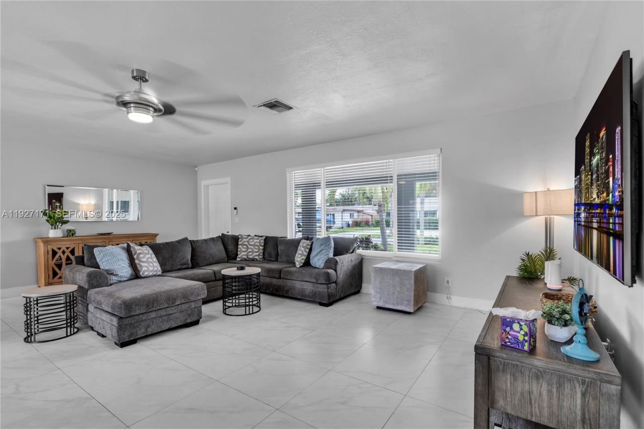 251 SE 8th St, Unit ., Pompano Beach, FL 33060 Photo