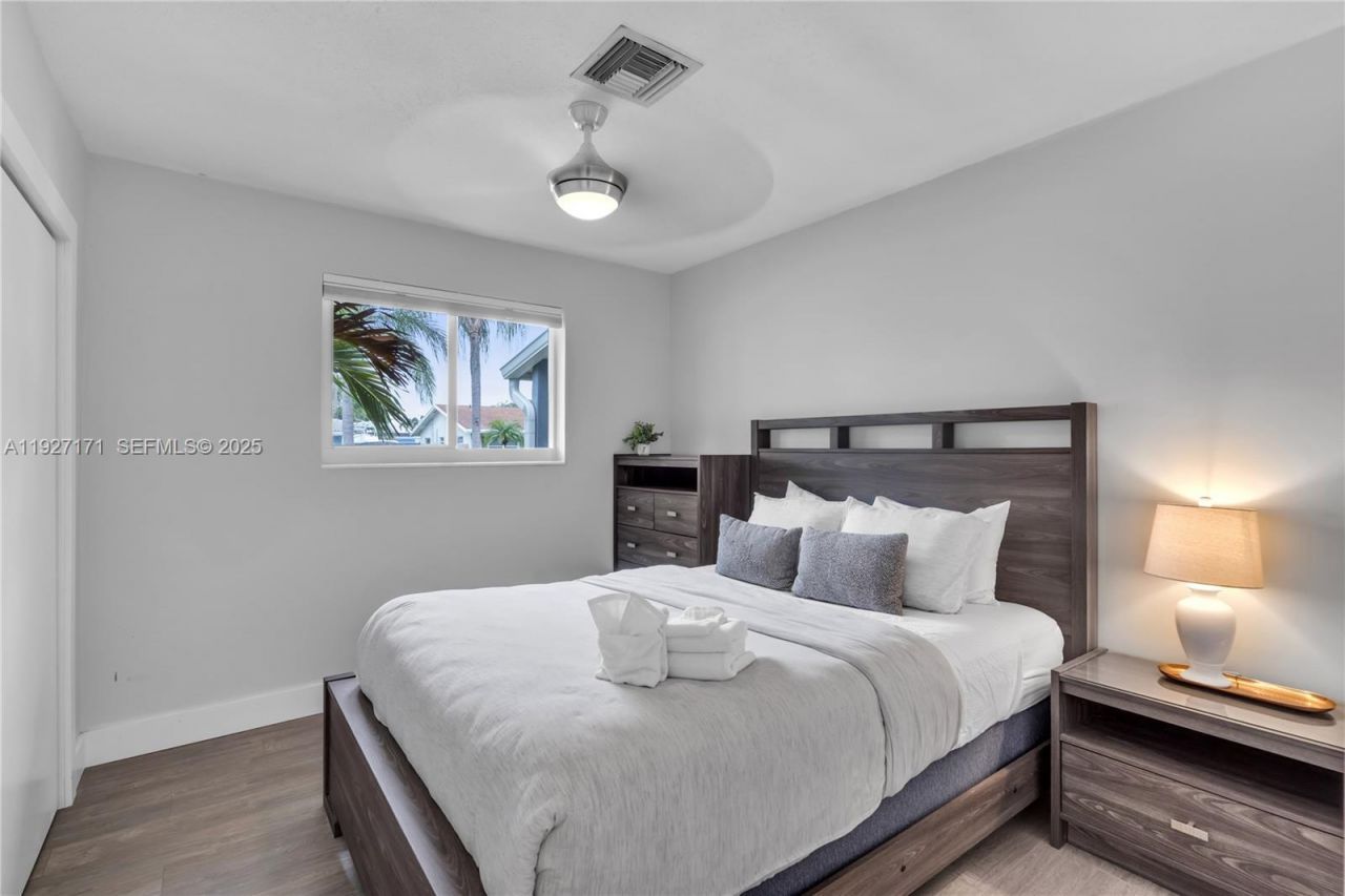 251 SE 8th St, Unit ., Pompano Beach, FL 33060 Photo