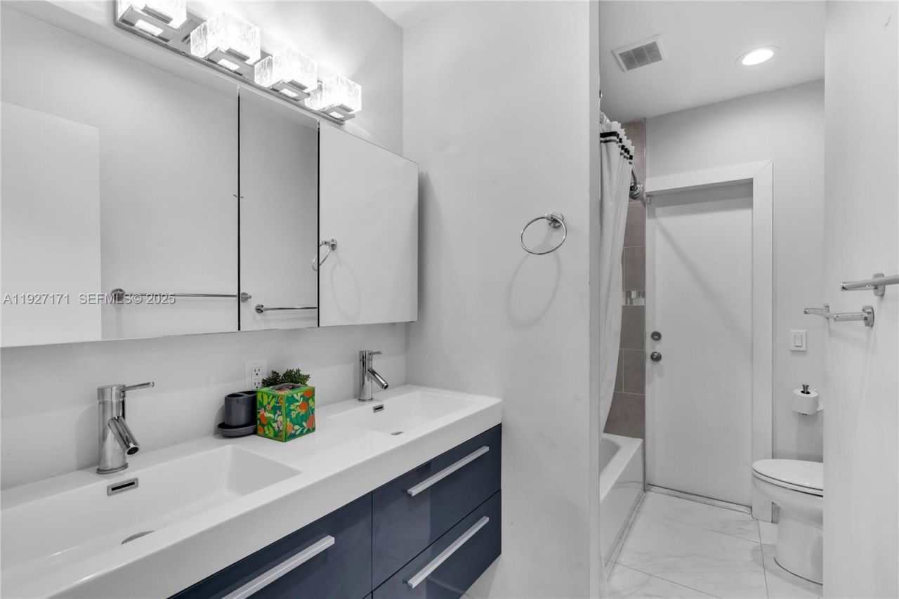 251 SE 8th St, Unit ., Pompano Beach, FL 33060 Photo