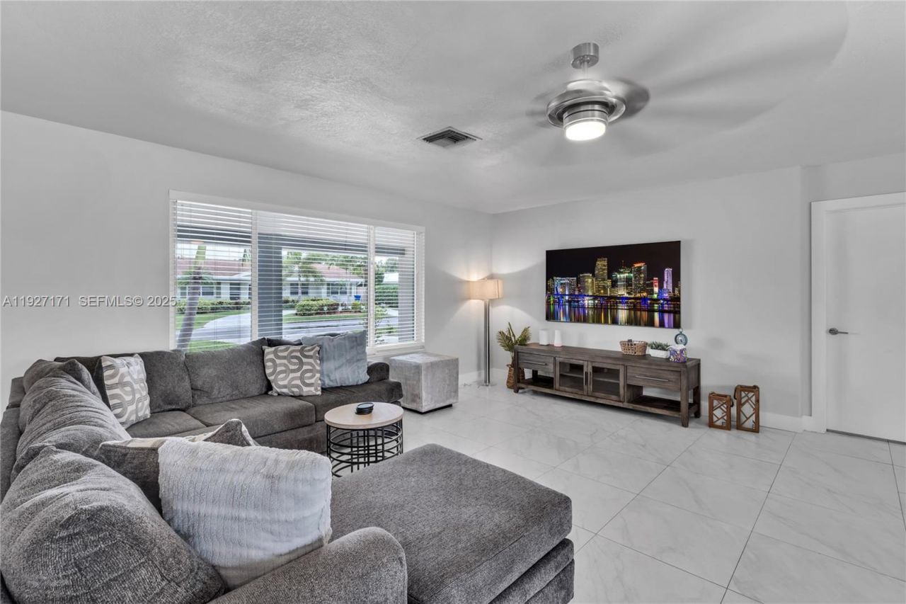 251 SE 8th St, Unit ., Pompano Beach, FL 33060 Photo