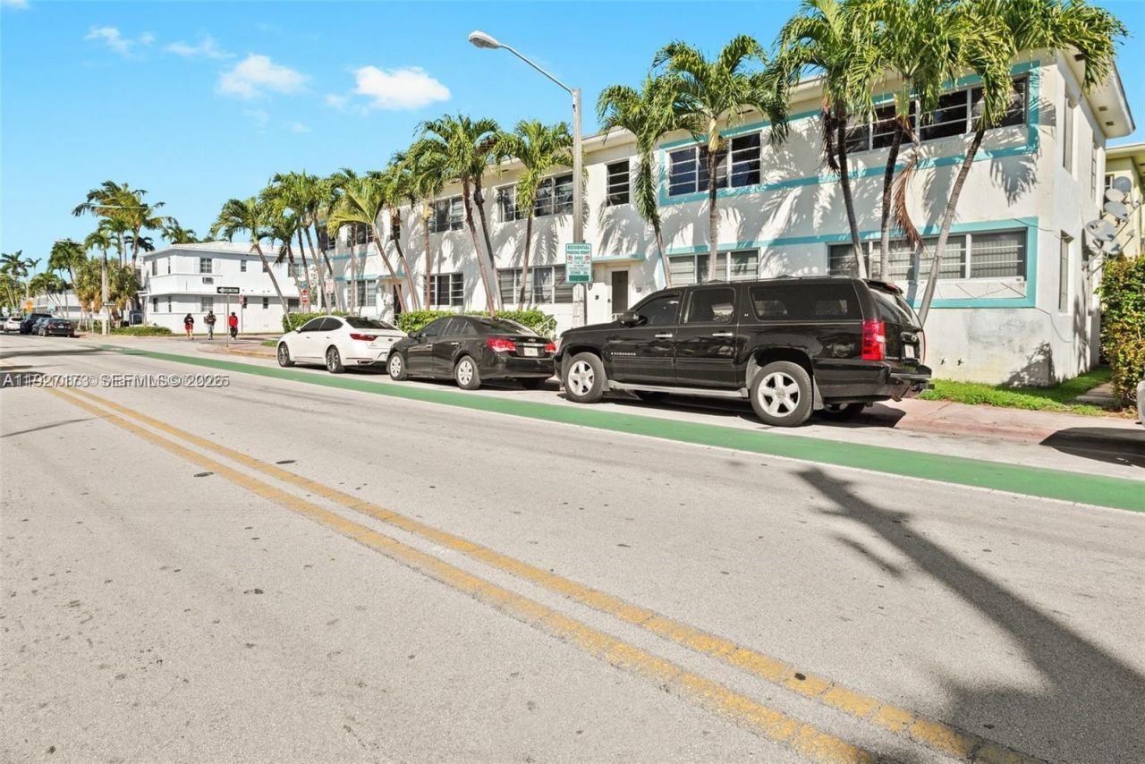 8345 Byron Ave, Unit 6, Miami Beach, FL 33141 Photo
