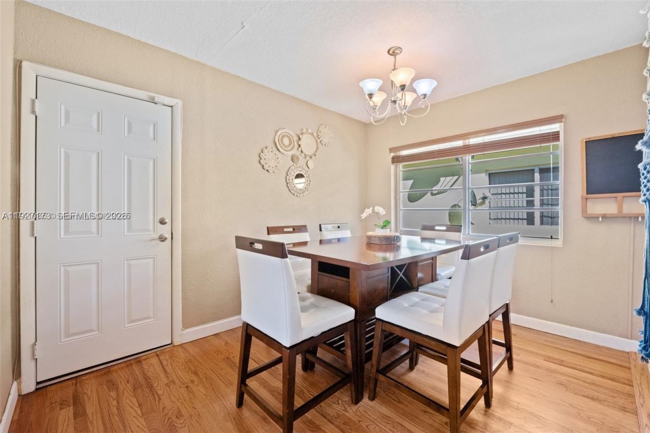 8345 Byron Ave, Unit 6, Miami Beach, FL 33141 Photo