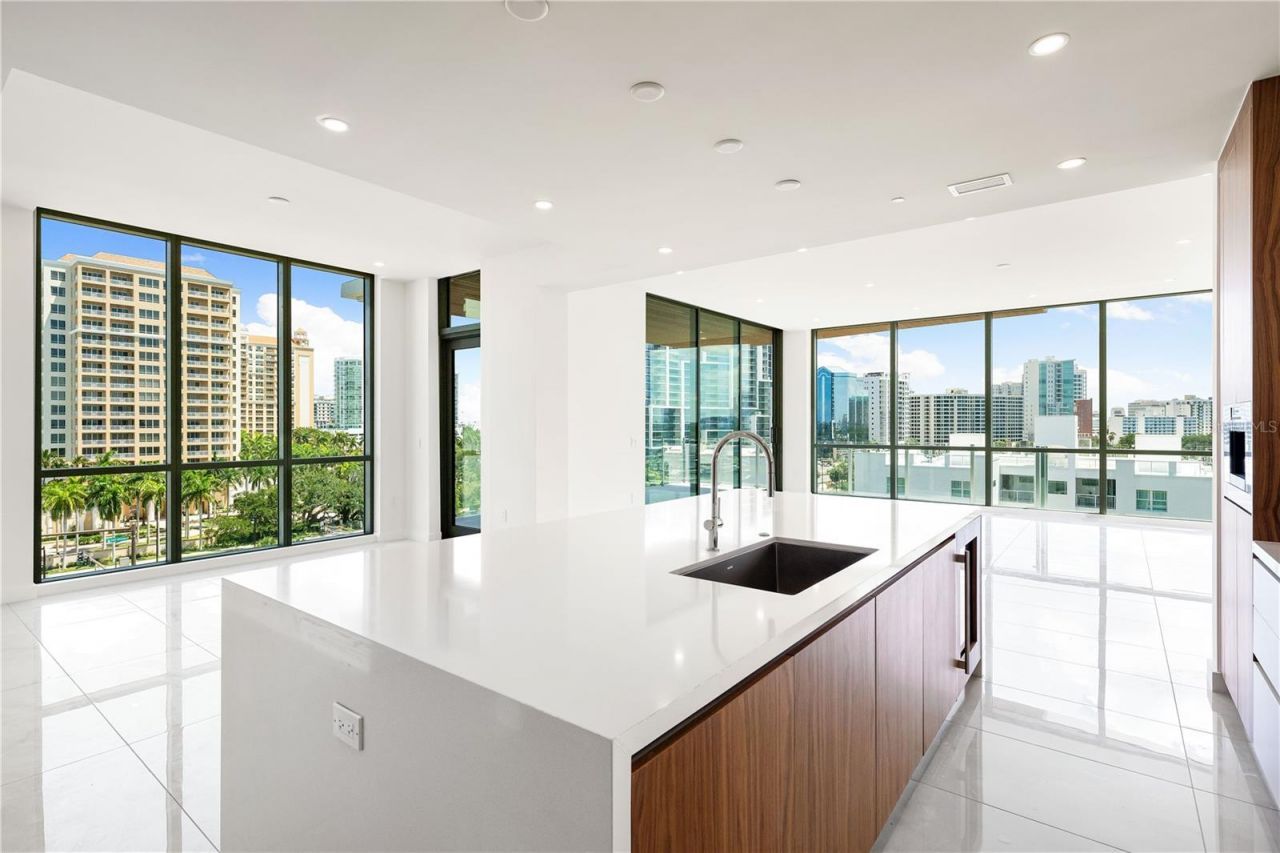 111 Golden Gate, Unit 602, Sarasota, FL 34236 Photo