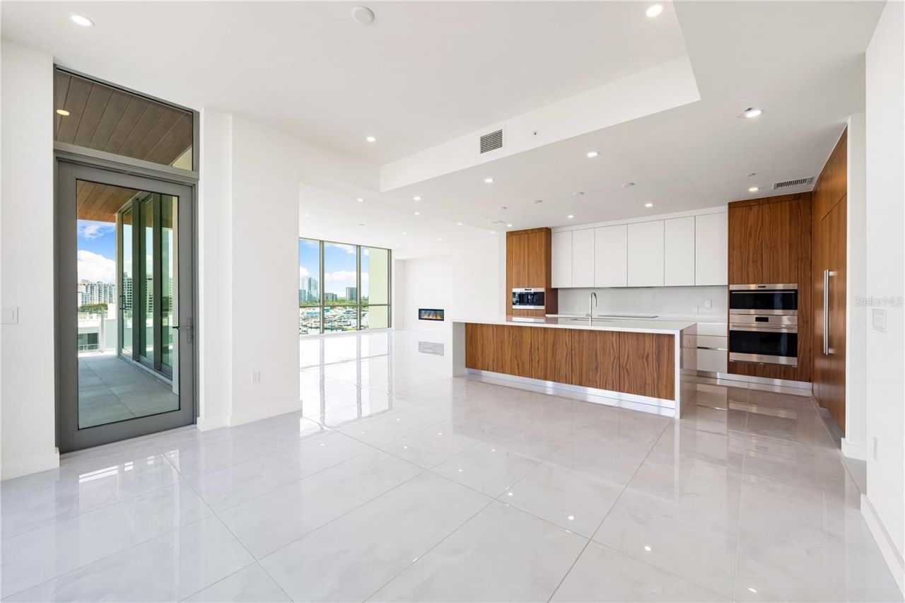 111 Golden Gate, Unit 602, Sarasota, FL 34236 Photo