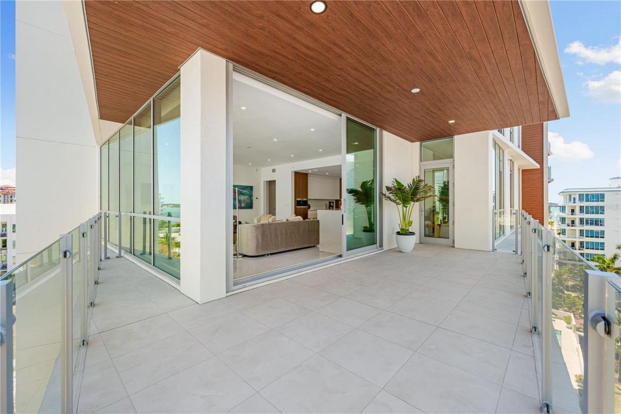 111 Golden Gate, Unit 602, Sarasota, FL 34236 Photo