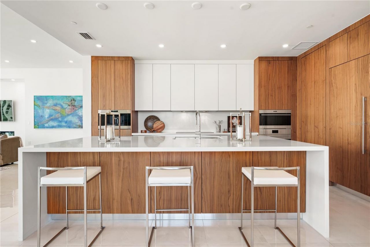 111 Golden Gate, Unit 602, Sarasota, FL 34236 Photo
