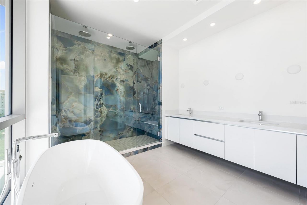 111 Golden Gate, Unit 602, Sarasota, FL 34236 Photo