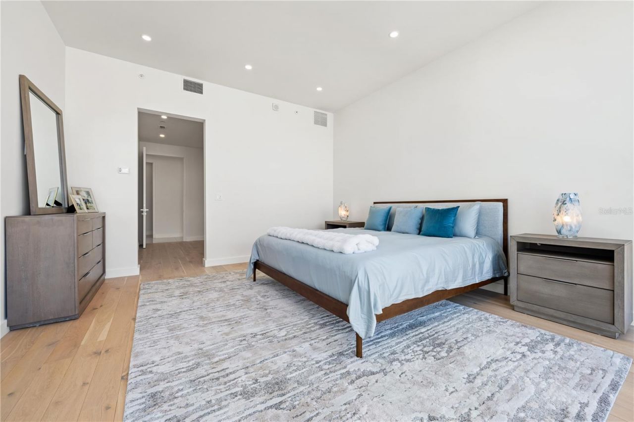 111 Golden Gate, Unit 602, Sarasota, FL 34236 Photo
