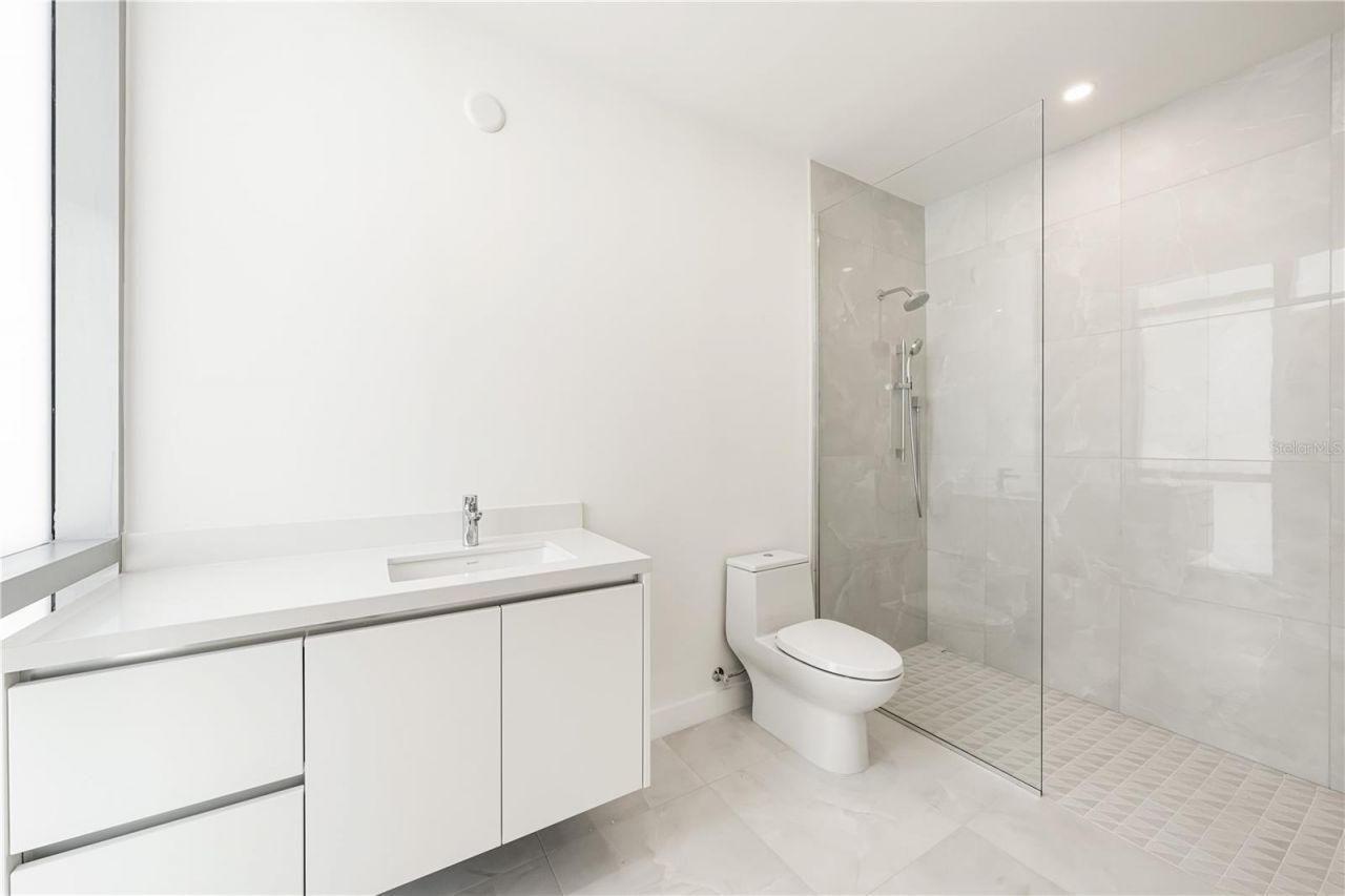 111 Golden Gate Point, Unit 602, Sarasota, FL 34236 Photo