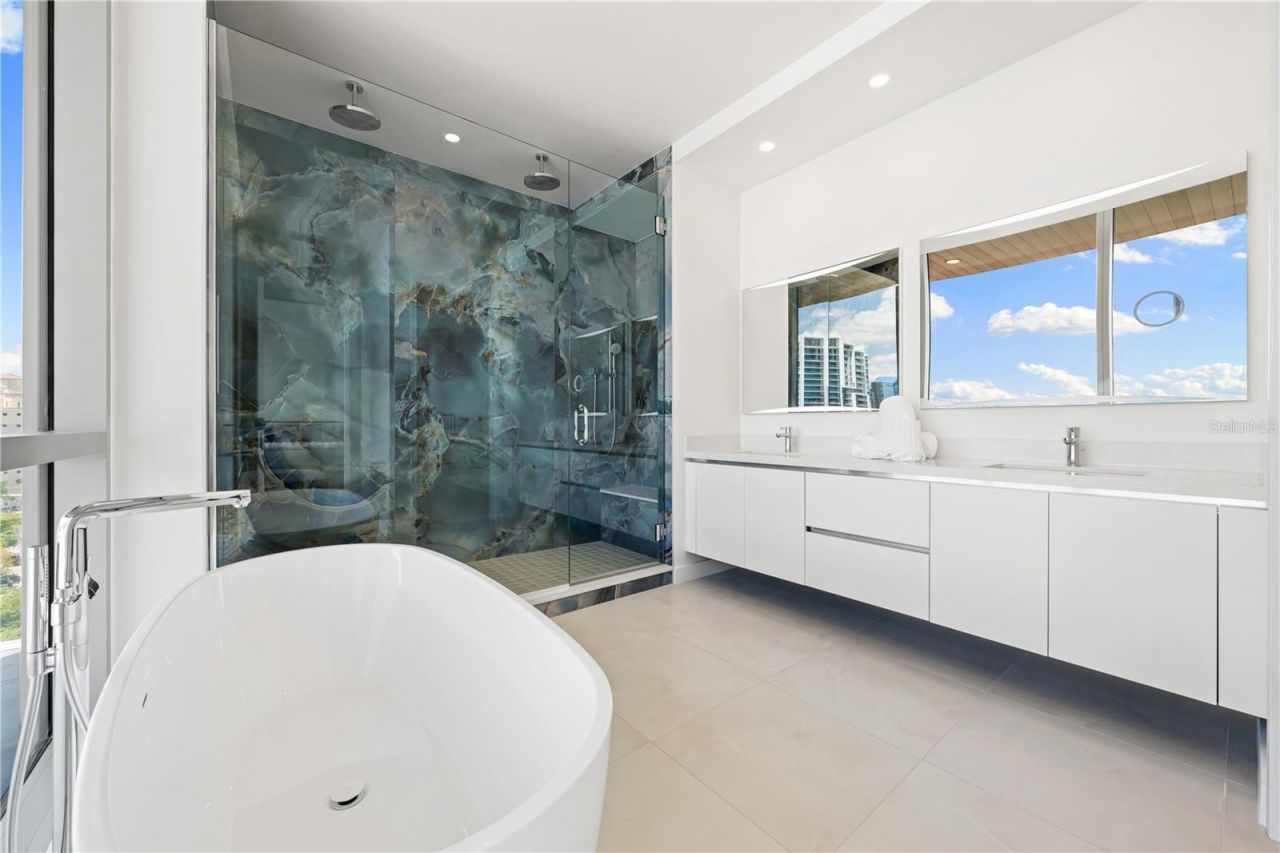 111 Golden Gate, Unit 602, Sarasota, FL 34236 Photo