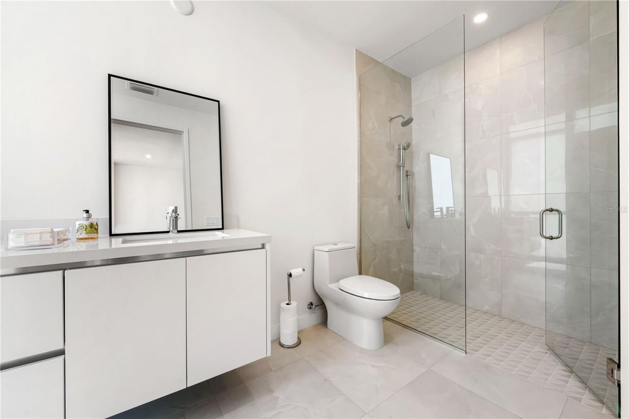 111 Golden Gate, Unit 602, Sarasota, FL 34236 Photo