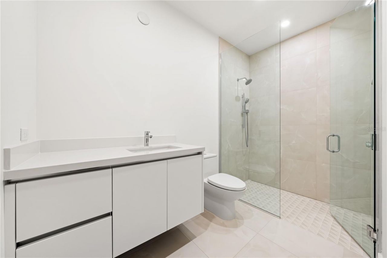 111 Golden Gate, Unit 602, Sarasota, FL 34236 Photo