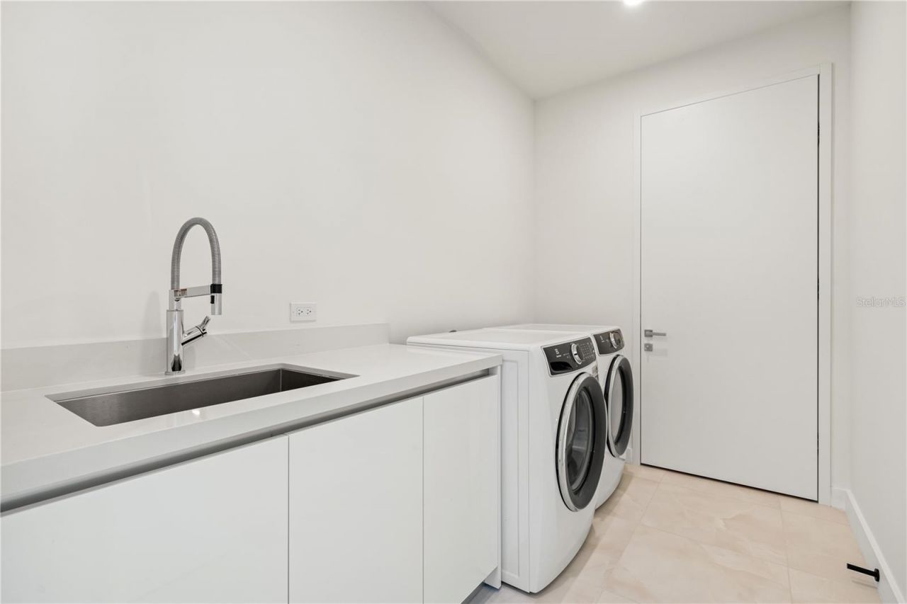 111 Golden Gate, Unit 602, Sarasota, FL 34236 Photo