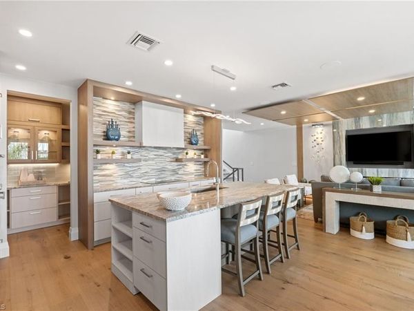 121 Barefoot CIR, Unit 16, BONITA SPRINGS, FL 34134