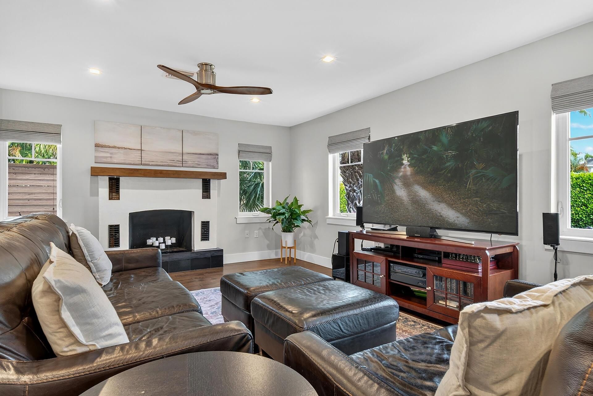 354 Marlborough Place, West Palm Beach, FL 33405 Photo