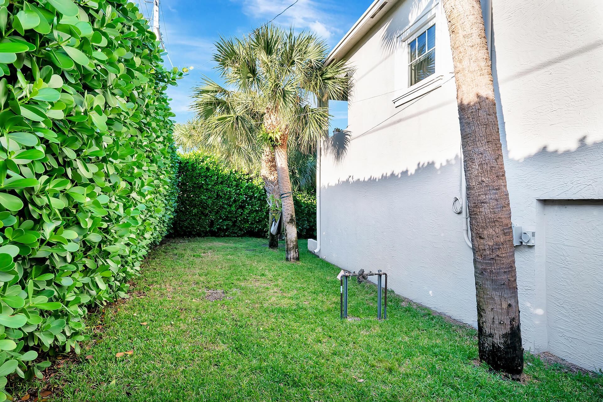 354 Marlborough Place, West Palm Beach, FL 33405 Photo