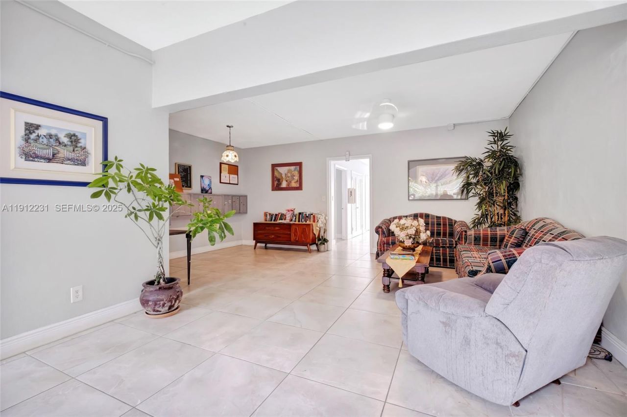 1943 Monroe St, Unit 310D, Hollywood, FL 33020 Photo