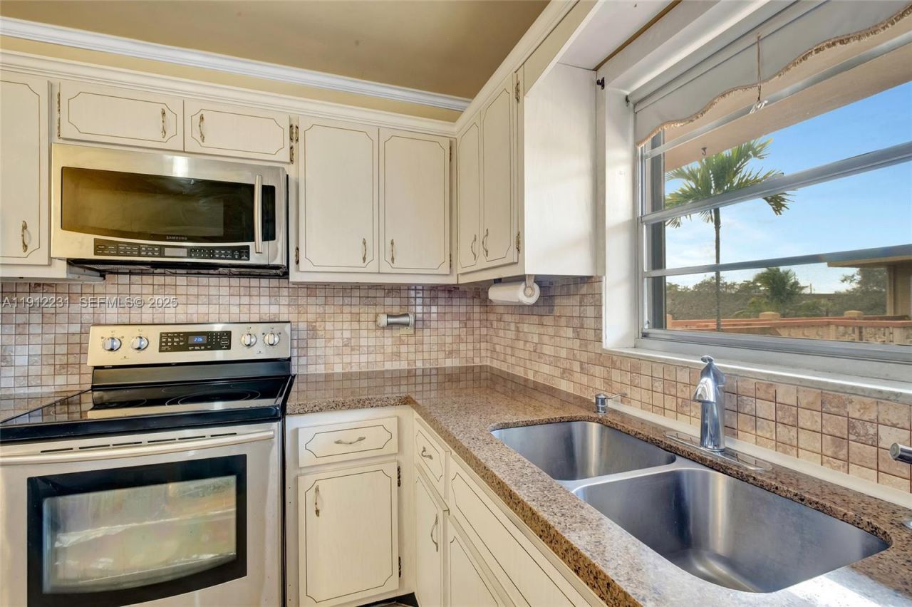 1943 Monroe St, Unit 310D, Hollywood, FL 33020 Photo