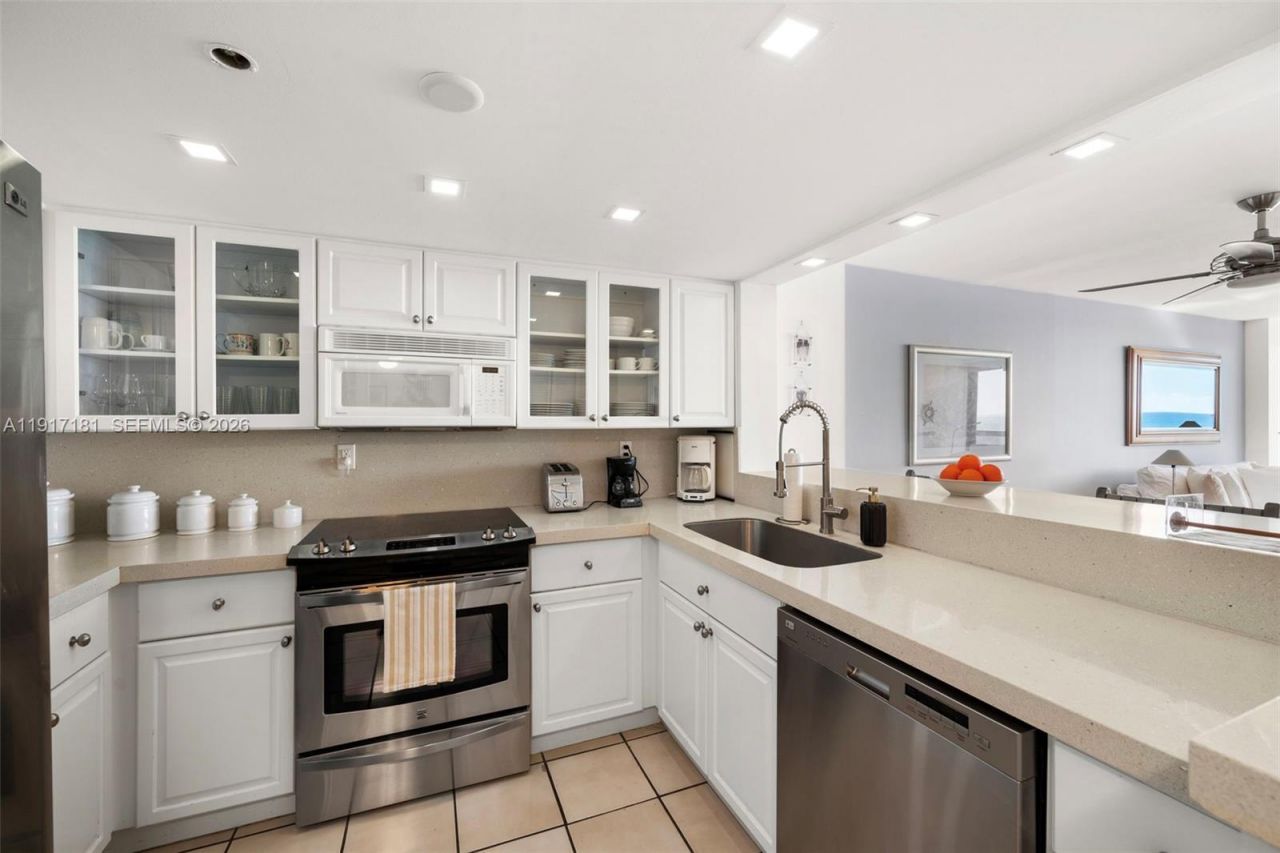 2555 Collins Ave, Unit 805, Miami Beach, FL 33140 Photo