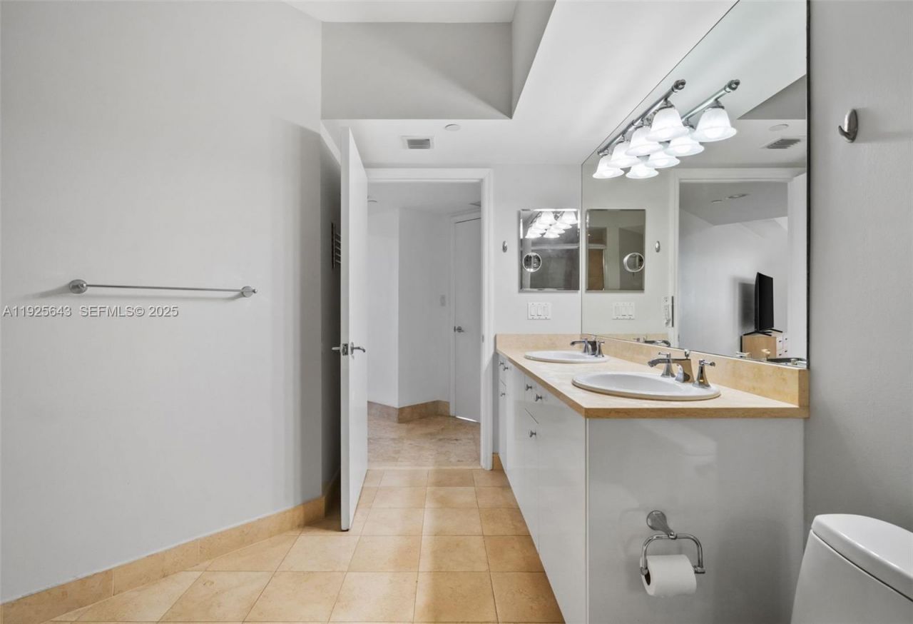 19900 E Country Club Dr, Unit 1112, Aventura, FL 33180 Photo