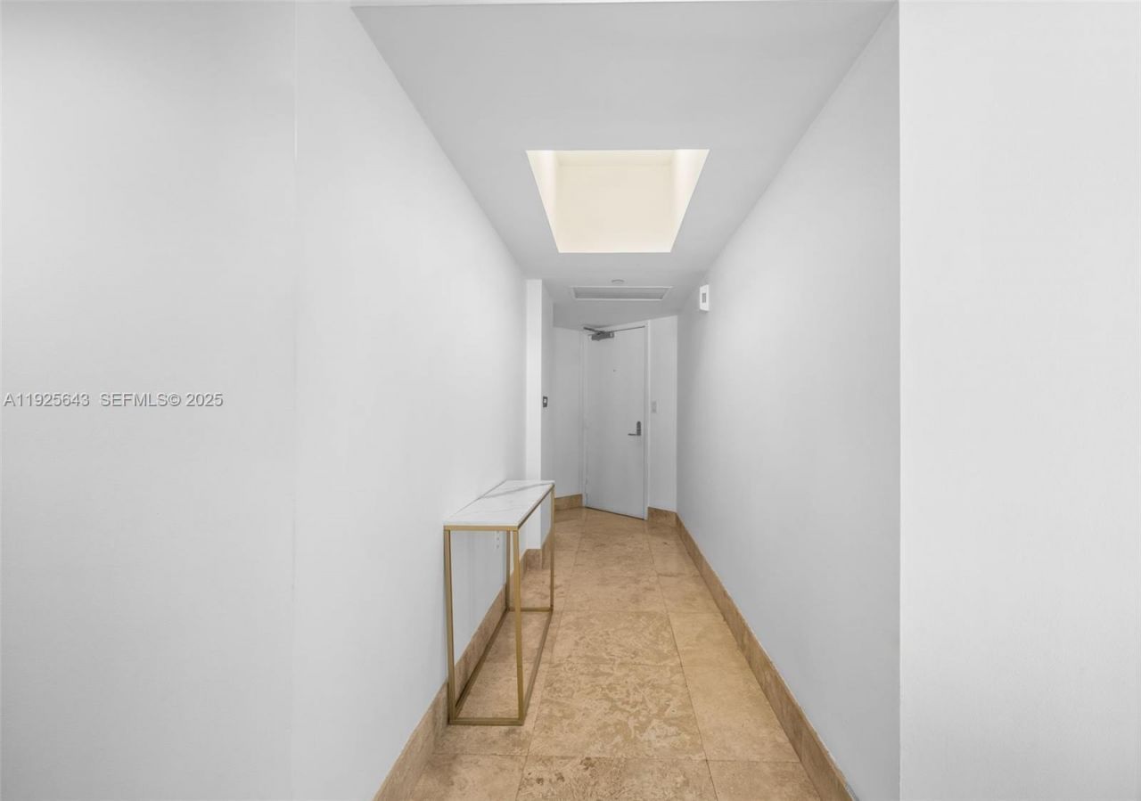 19900 E Country Club Dr, Unit 1112, Aventura, FL 33180 Photo