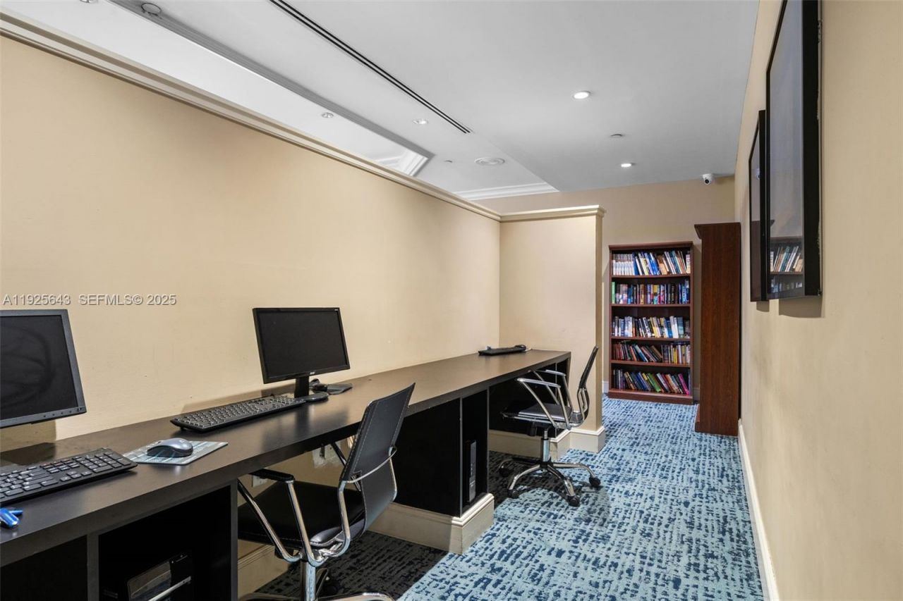 19900 E Country Club Dr, Unit 1112, Aventura, FL 33180 Photo