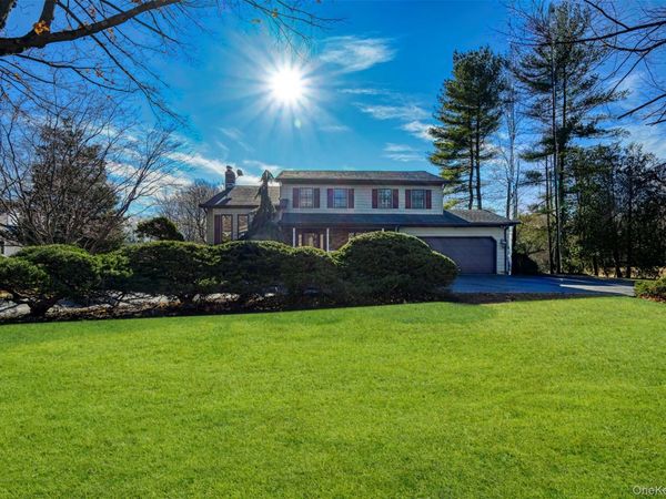 6 Penelope Lane, Huntington, NY 11743
