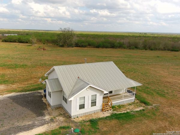 501 S Parker, Nixon, TX 78140