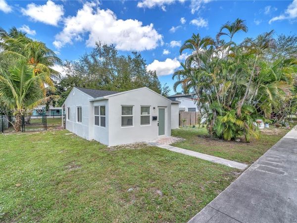 2431 Coolidge St, Hollywood, FL 33020