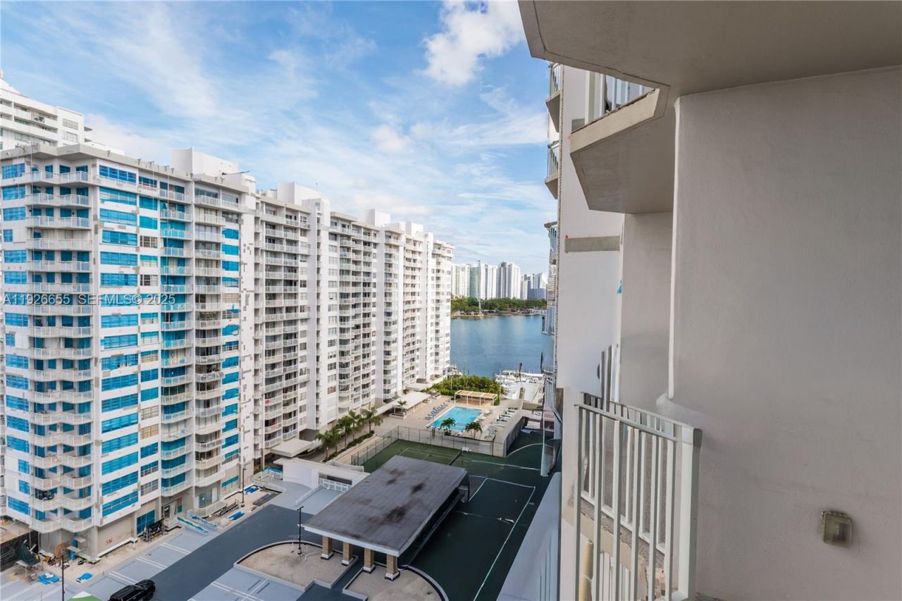 18011 Biscayne Blvd, Unit 1501, Aventura, FL 33160 Photo