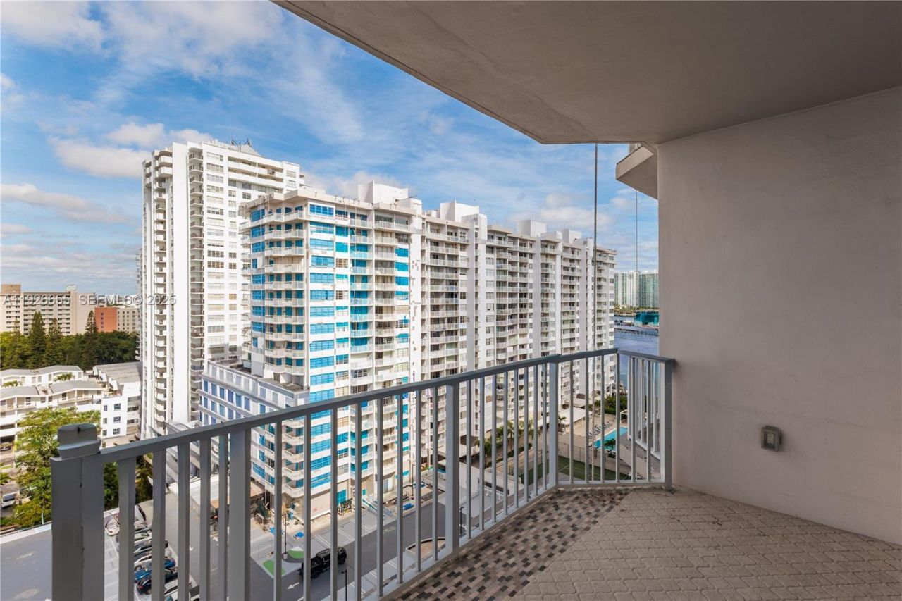 18011 Biscayne Blvd, Unit 1501, Aventura, FL 33160 Photo