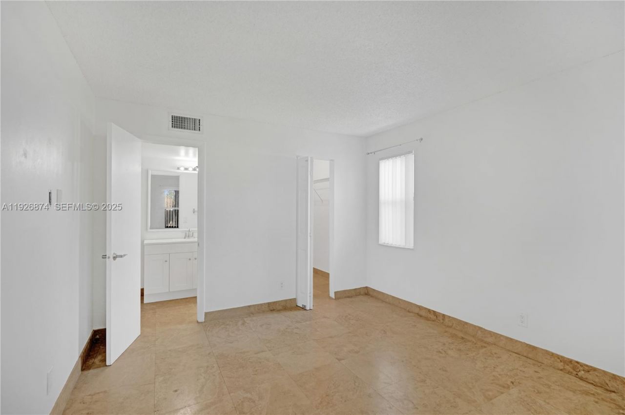 15801 W Waterside Cir, Unit 101, Sunrise, FL 33326 Photo