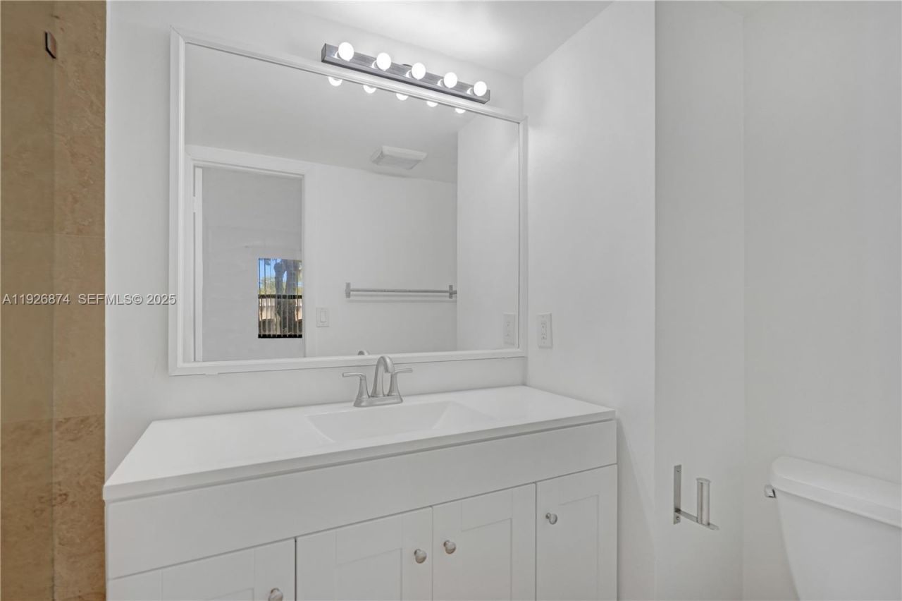 15801 W Waterside Cir, Unit 101, Sunrise, FL 33326 Photo