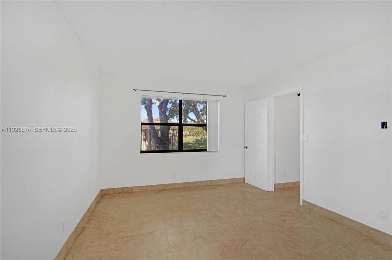 15801 W Waterside Cir, Unit 101, Sunrise, FL 33326 Photo