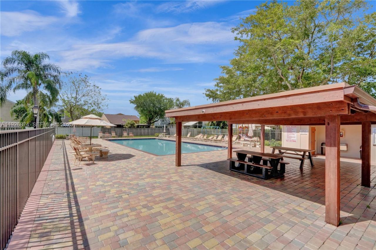 15801 W Waterside Cir, Unit 101, Sunrise, FL 33326 Photo