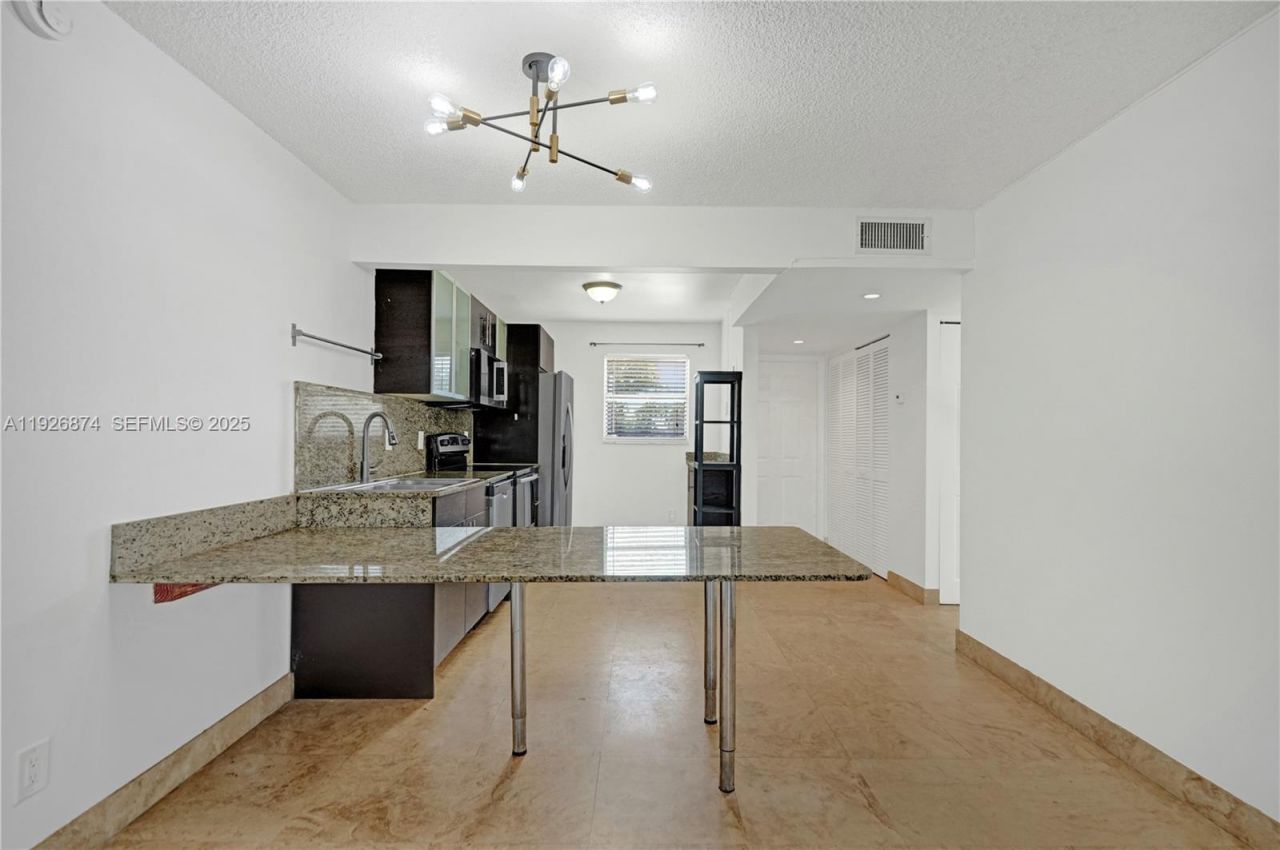 15801 W Waterside Cir, Unit 101, Sunrise, FL 33326 Photo