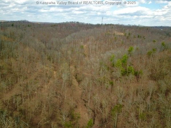 1960 Poindexter Road, Hurricane, WV 25526
