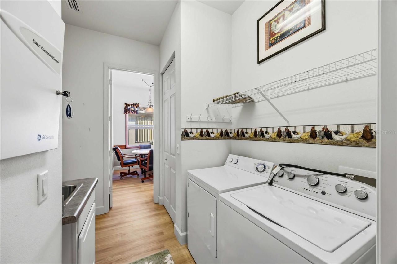 4218 64th Drive E, Sarasota, FL 34243 Photo