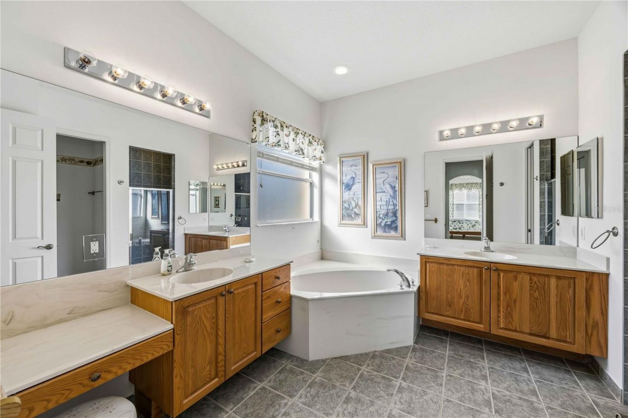 4218 64th Drive E, Sarasota, FL 34243 Photo