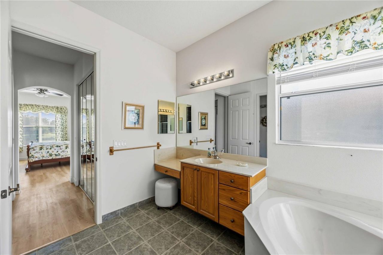 4218 64th Drive E, Sarasota, FL 34243 Photo