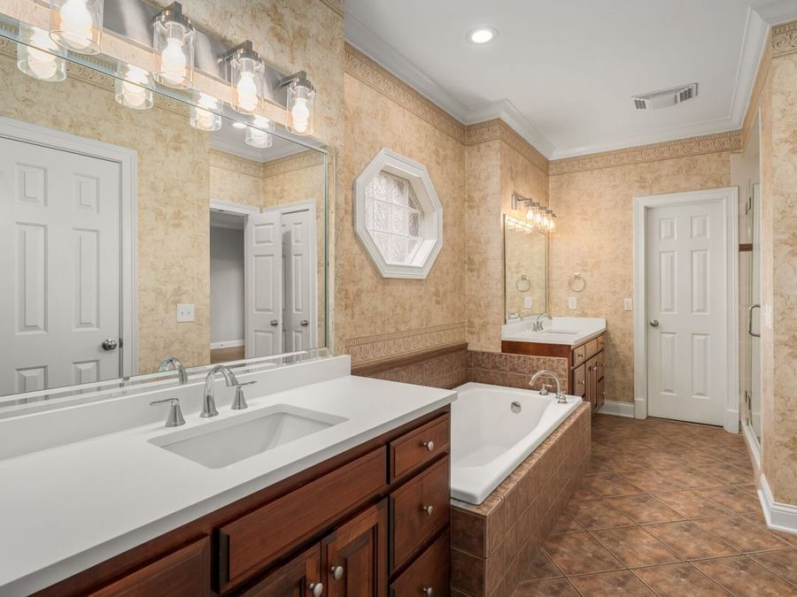 Property Image 100
