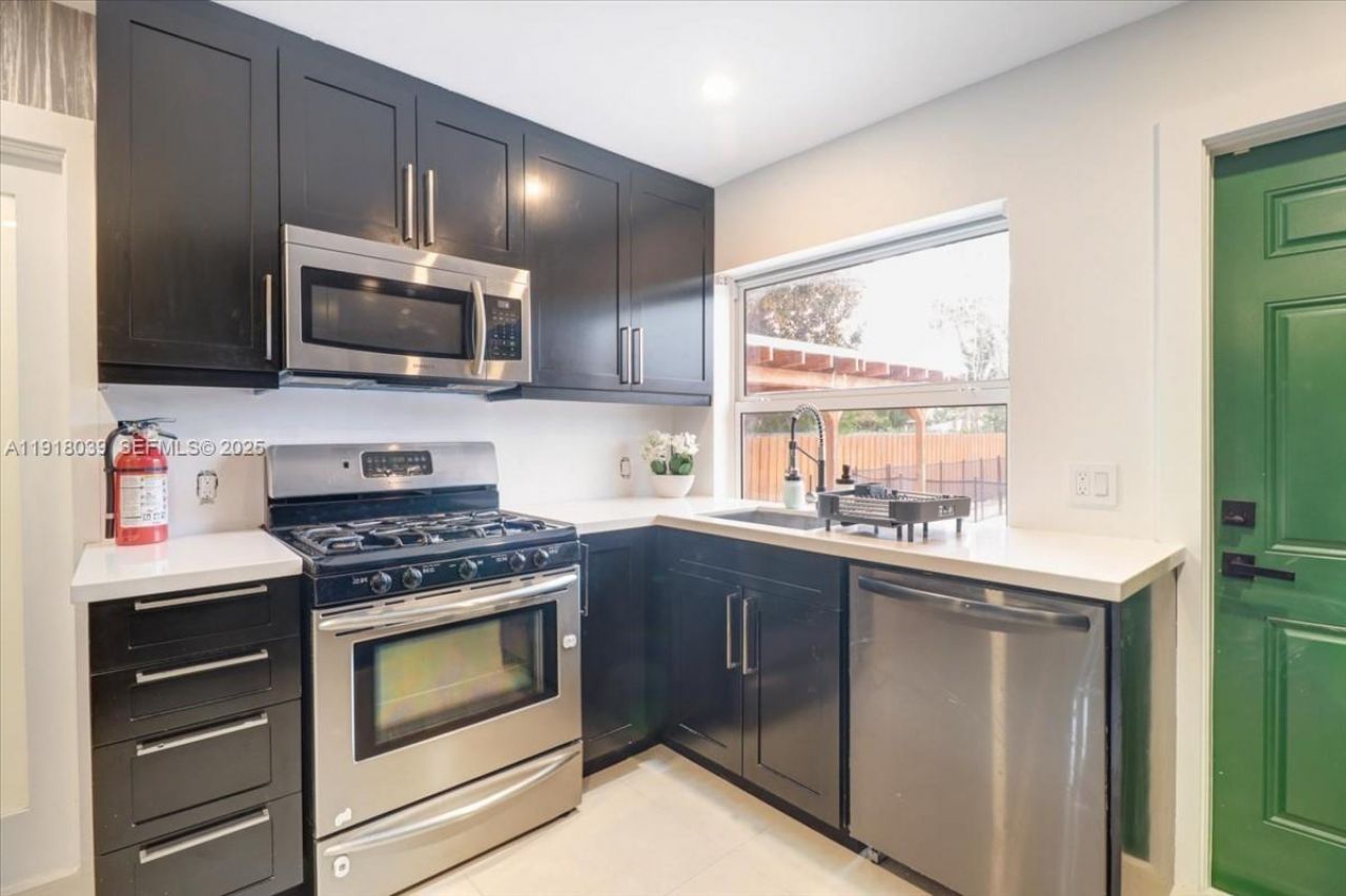 2215 Cleveland St, Hollywood, FL 33020 Photo