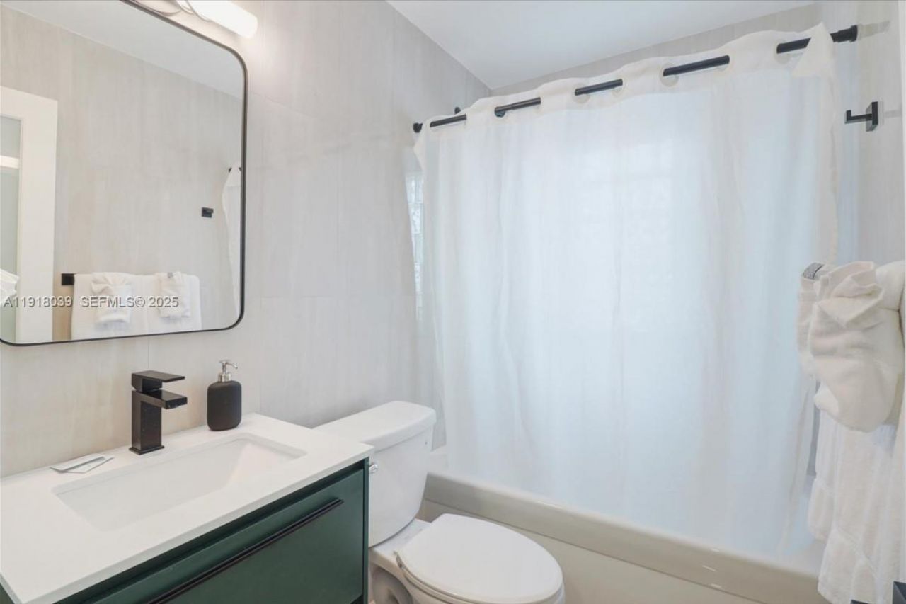 2215 Cleveland St, Hollywood, FL 33020 Photo