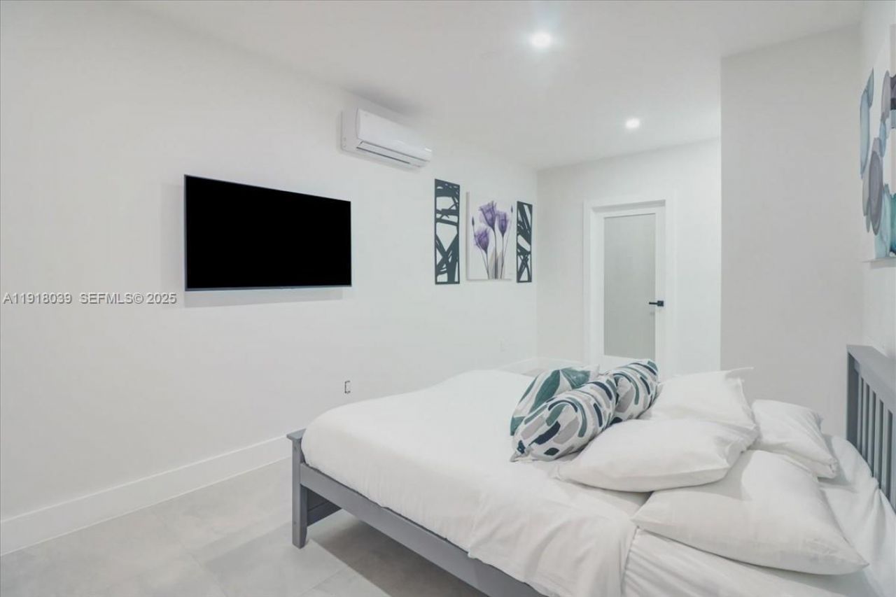 2215 Cleveland St, Hollywood, FL 33020 Photo