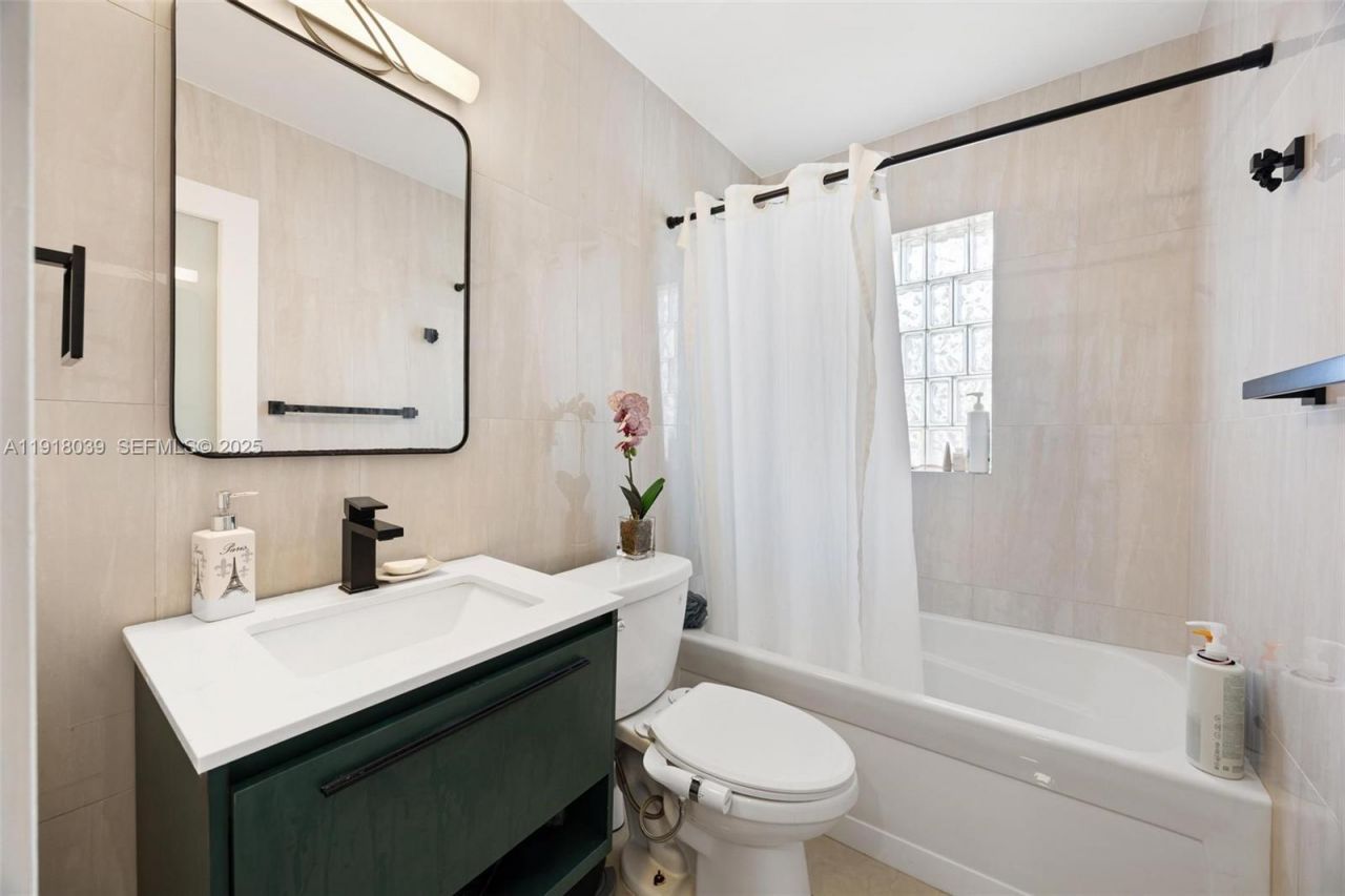 2215 Cleveland St, Hollywood, FL 33020 Photo