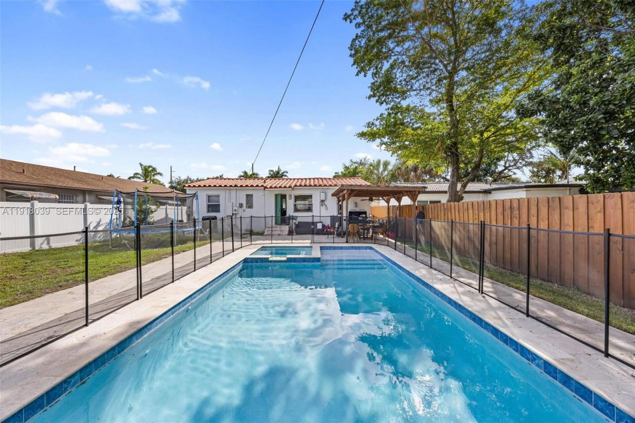 2215 Cleveland St, Hollywood, FL 33020 Photo