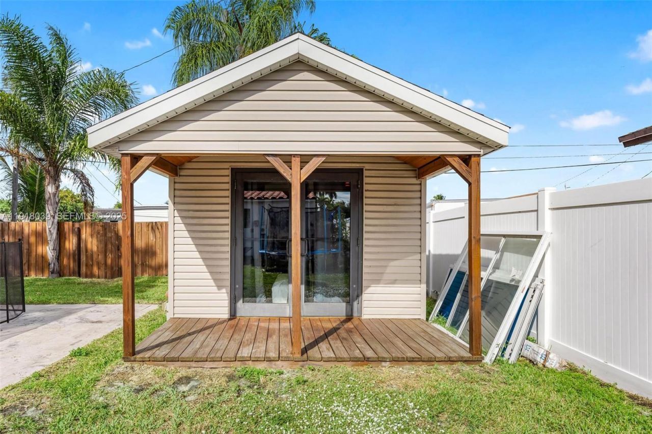 2215 Cleveland St, Hollywood, FL 33020 Photo