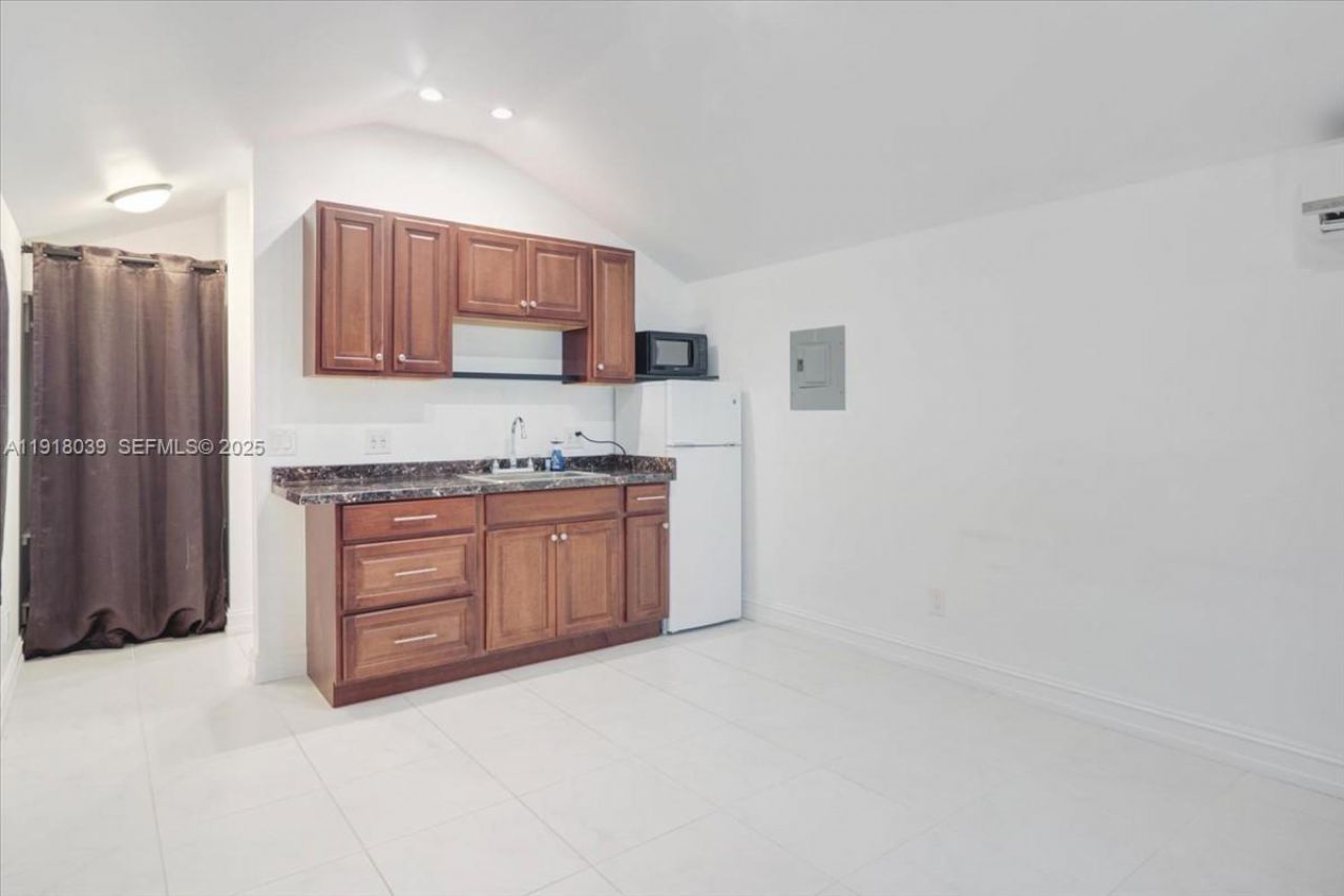 2215 Cleveland St, Hollywood, FL 33020 Photo