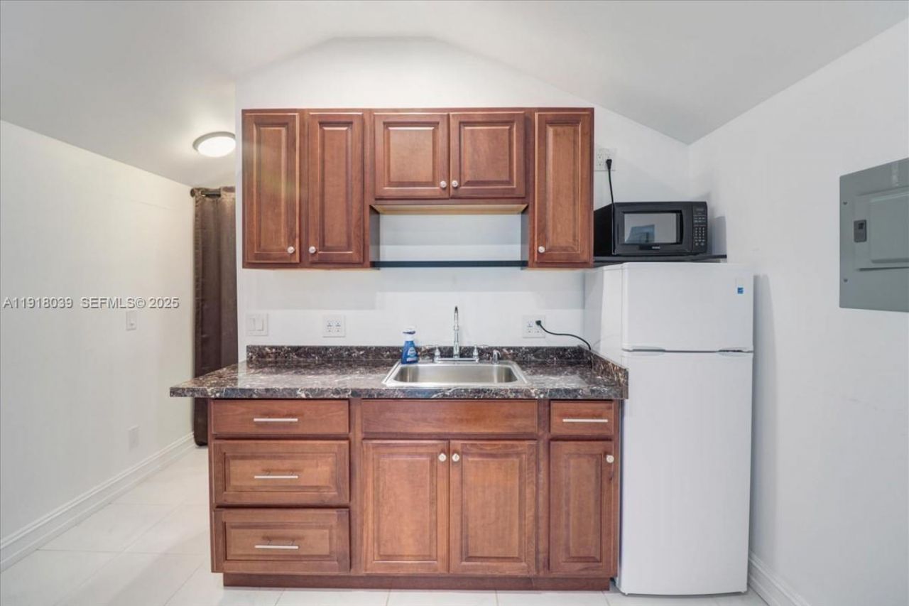 2215 Cleveland St, Hollywood, FL 33020 Photo