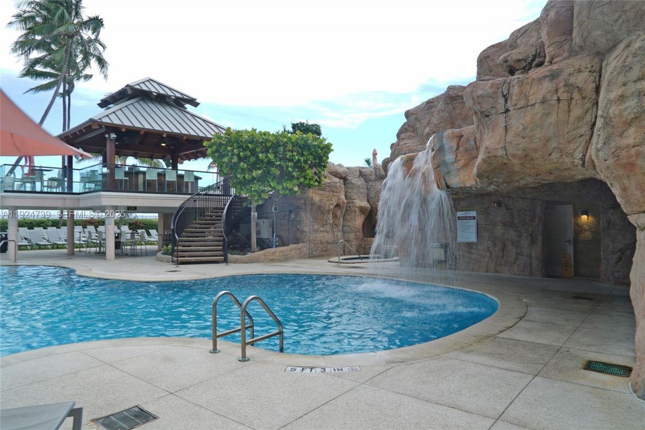 5225 Collins Ave, Unit 1204, Miami Beach, FL 33140 Photo